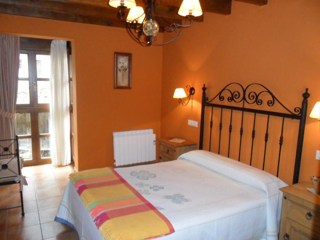 Apartamentos Rurales Los Villares Colunga Rum bild